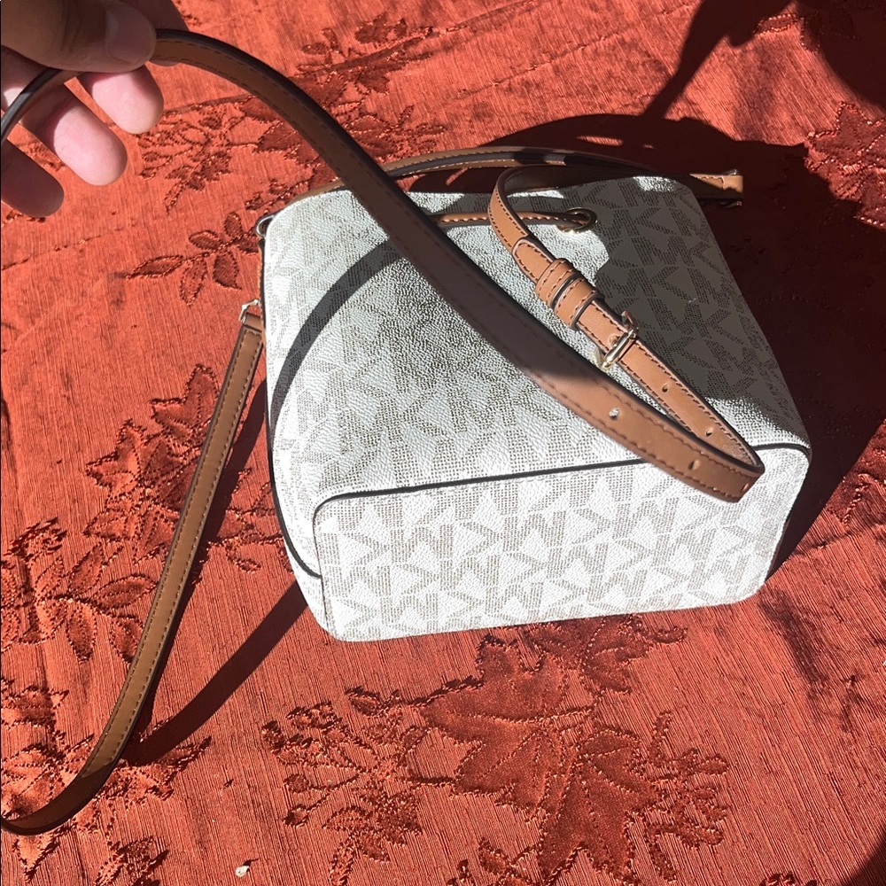 Michael Kors Purse White & Brown - Picture 6 of 17